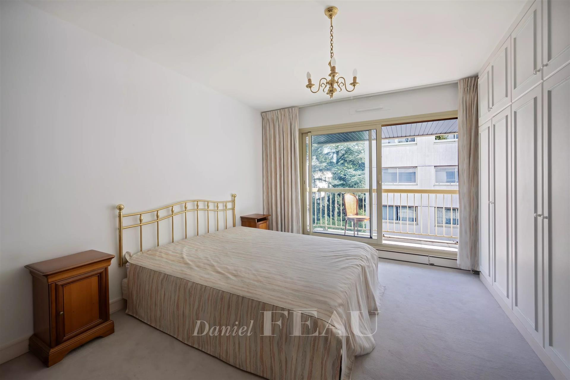 Neuilly-Sur-Seine - Great potential for a 6-bed apartment
