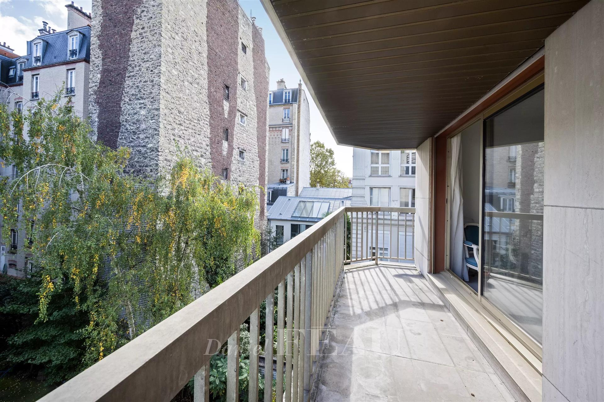 Neuilly-Sur-Seine - Great potential for a 6-bed apartment