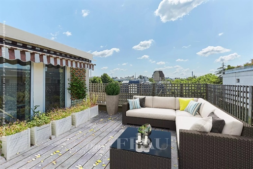 Neuilly-Sur-Seine - A 2/3 bed apartment with a roof terrace