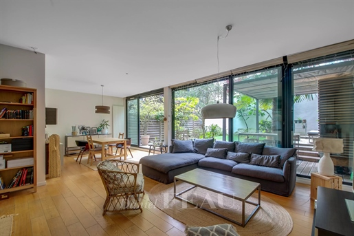 Boulogne – A loft-style apartment with a garden