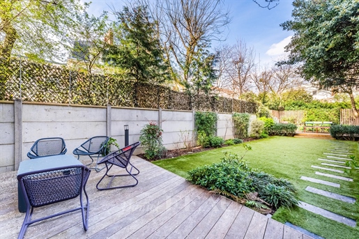 Boulogne North- A superb private mansion with a garden
