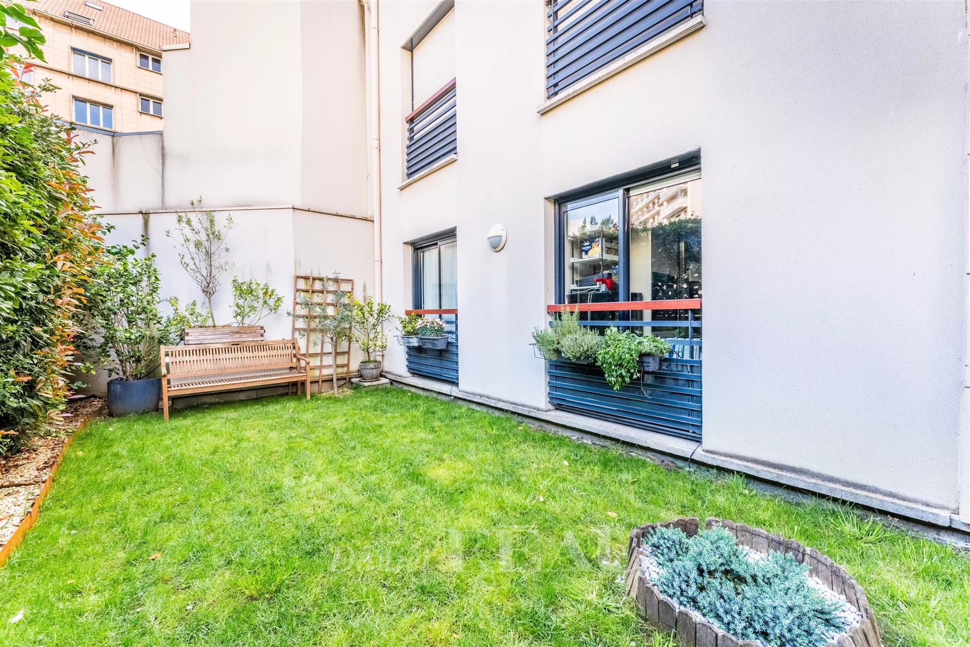 Boulogne Centre – A 4-bed apartment with a garden