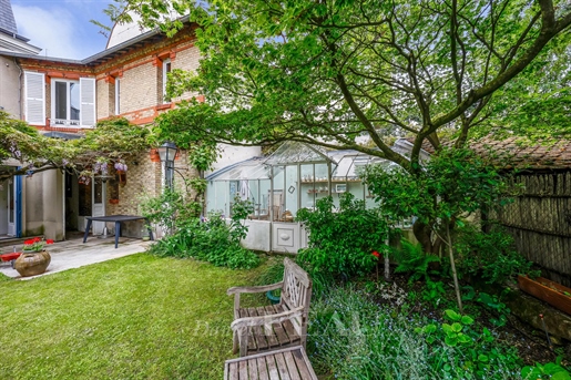 Boulogne North – A property with a garden