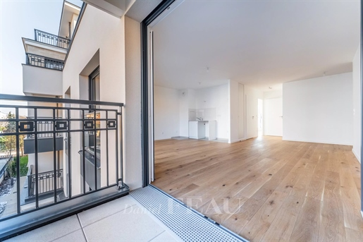 Saint-Cloud - A 2-bed apartment with a balcony