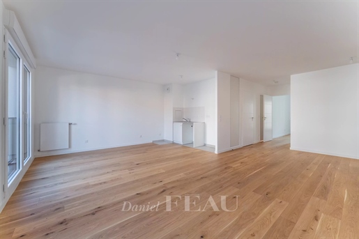 Saint-Cloud - A 2-bed apartment with a balcony