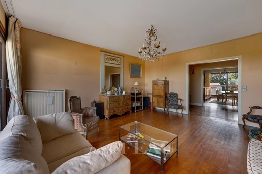 Saint-Cloud – A spacious 2-bed apartment