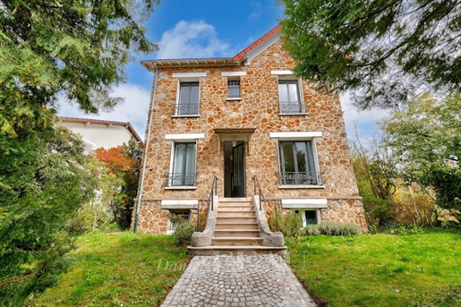 Garches – A renovated 4-bed period property