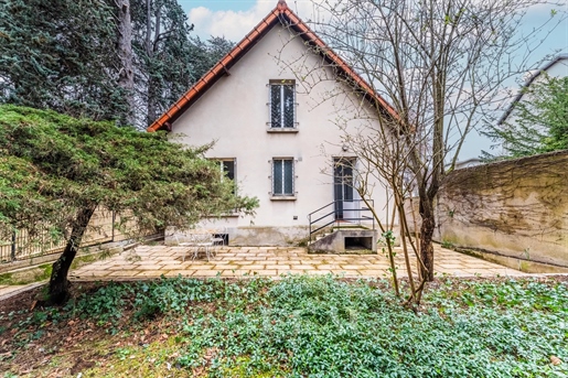 Saint-Cloud - A property with great potential for extension