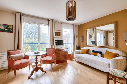 Garches - Centre-ville - Duplex - 2 chambres, jardin de 43 m².