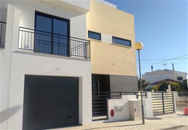 Doppelhaushälfte mit 3 Schlafzimmern, Garage und Pool - Vila Nova de Cacela
