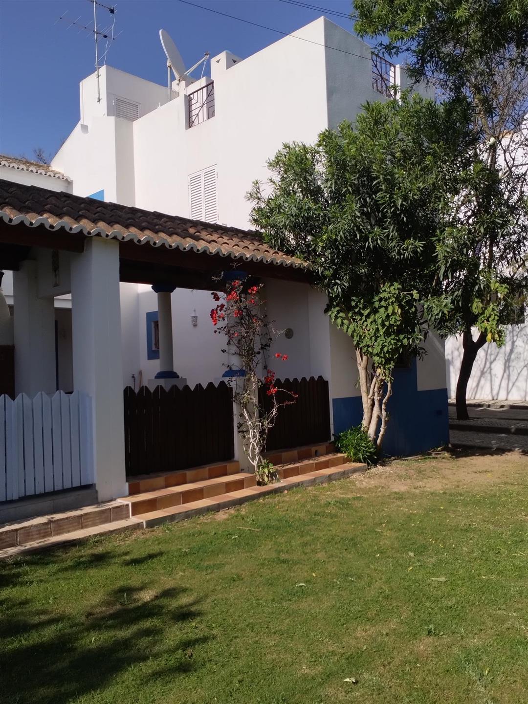 3 Bed Villa With Patio, Roof Terrace And Access  To S. Pool - Cabanas