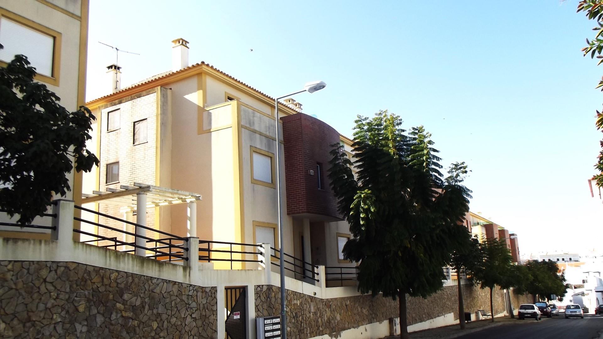 Reihenhaus mit 3 Schlafzimmern, Garage und Zugang zu einem Swimmingpool - Conceição / Tavira