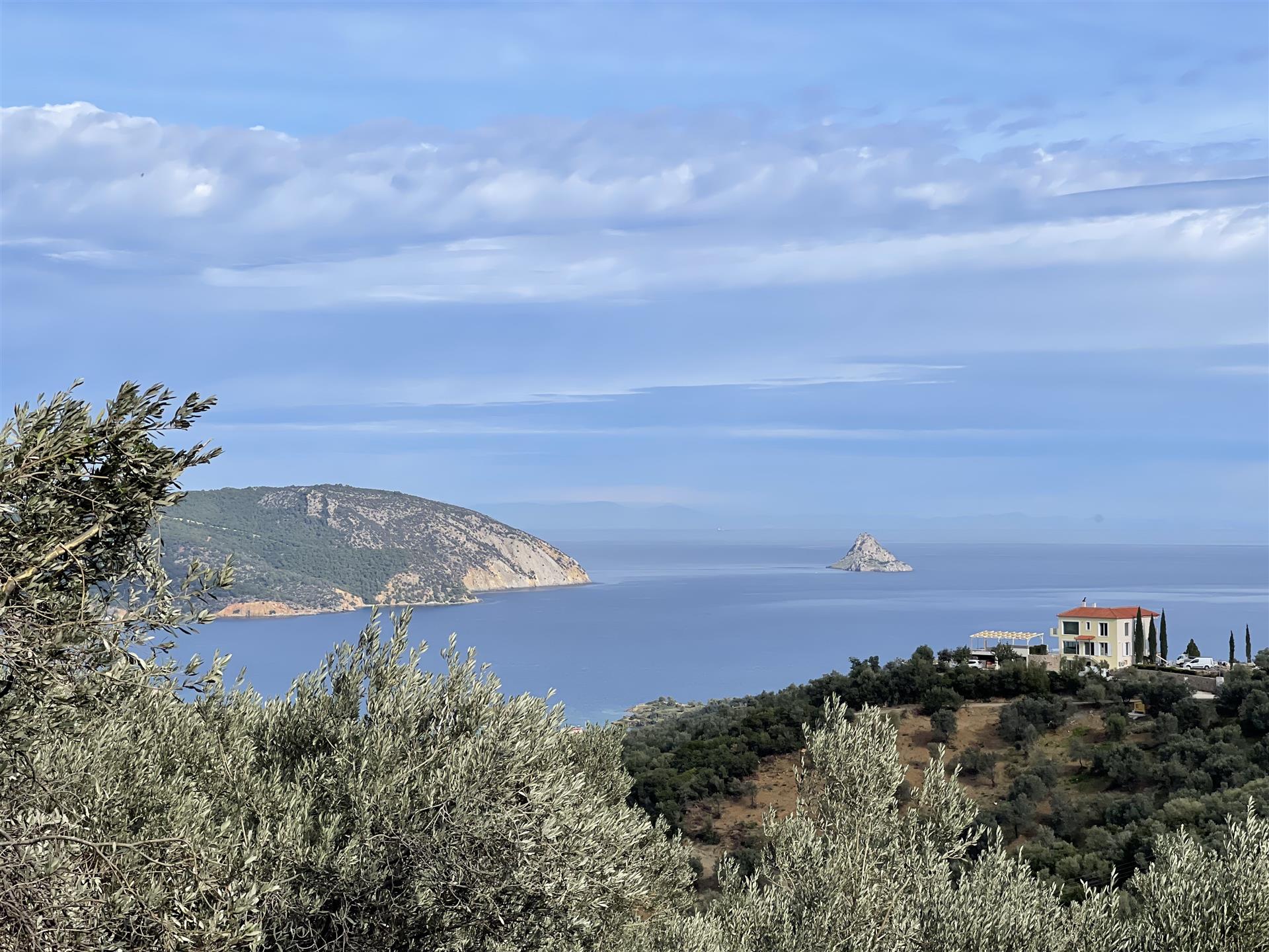 Terrain constructible avec vue sur la mer près de Poros