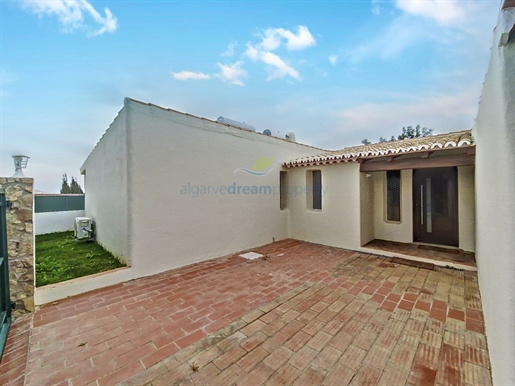 Single storey detached house with 4 bedrooms for sale in Albufeira and Olhos de Água