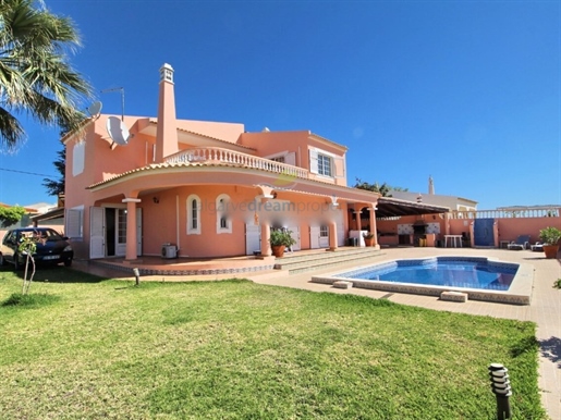 Villa de 4 chambres avec piscine à vendre à Albufeira