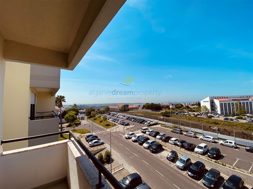 Apartment T3 + 2 with 2 parking lots and excellent location for sale in Alfragide