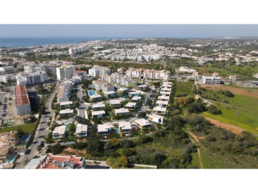 Urban land for construction of a single-family house in Albufeira and Olhos de Água