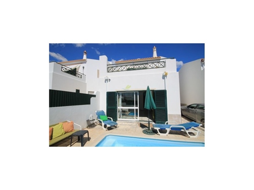 Detached villa with 4 bedrooms and swimming pool, sea view from the 1st floor balcony