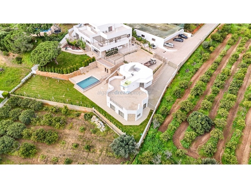 Villa moderne de 4 chambres à vendre à Albufeira et Olhos de Água