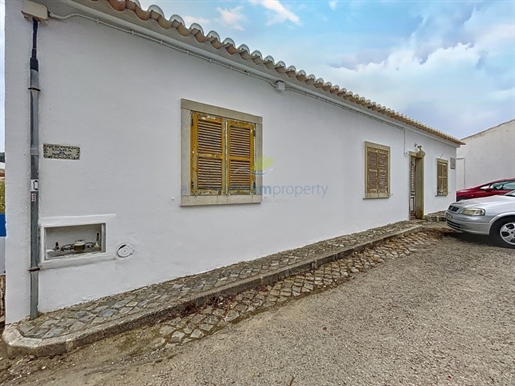 House to be recovered with patio for sale in Ferreiras, Albufeira