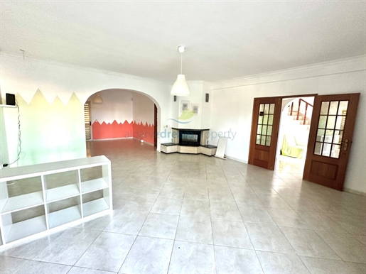 Maison avec 4 chambres insérée dans un terrain avec 1698 m2 à Ferreiras | Albufeira