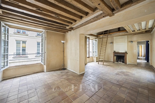Paris 3rd District – A 4-room apartment to renovate