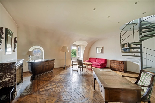 Paris 4th District – An exceptional 2/3 bed apartment in a prime location