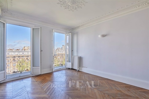 Neuilly-Sur-Seine - A bright 3-bed apartment