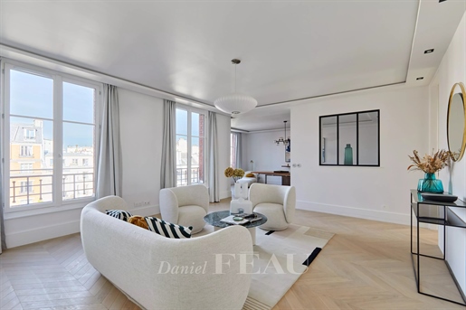 Paris 6th District – A bright 4-bed apartment