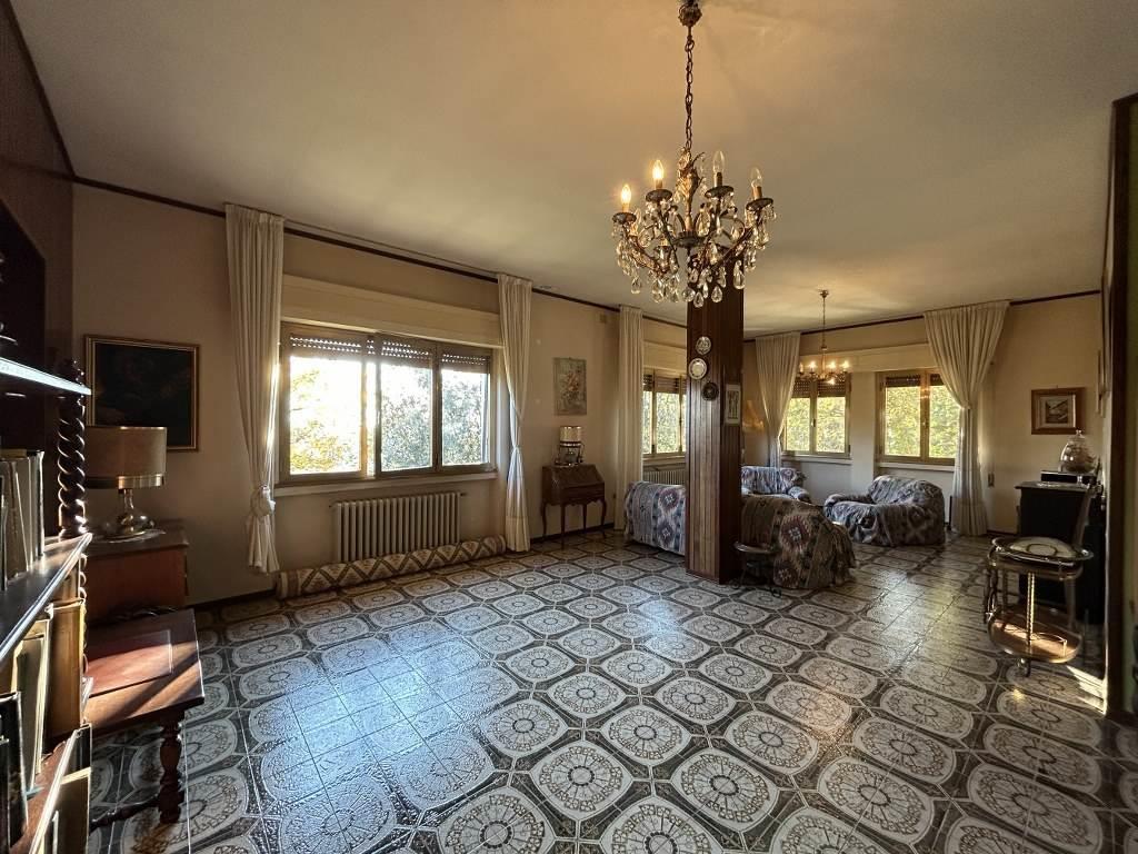 Purchase: Apartment (52043)