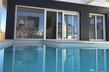 Nuova moderna villetta bifamiliare con piscina privata Gran Alacant