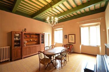 Toscana, Pitigliano appartamento in palazzo storico.