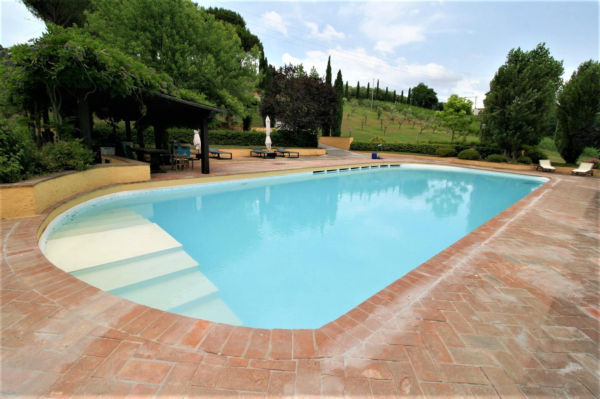 Villa with pool and vineyards close to Florence