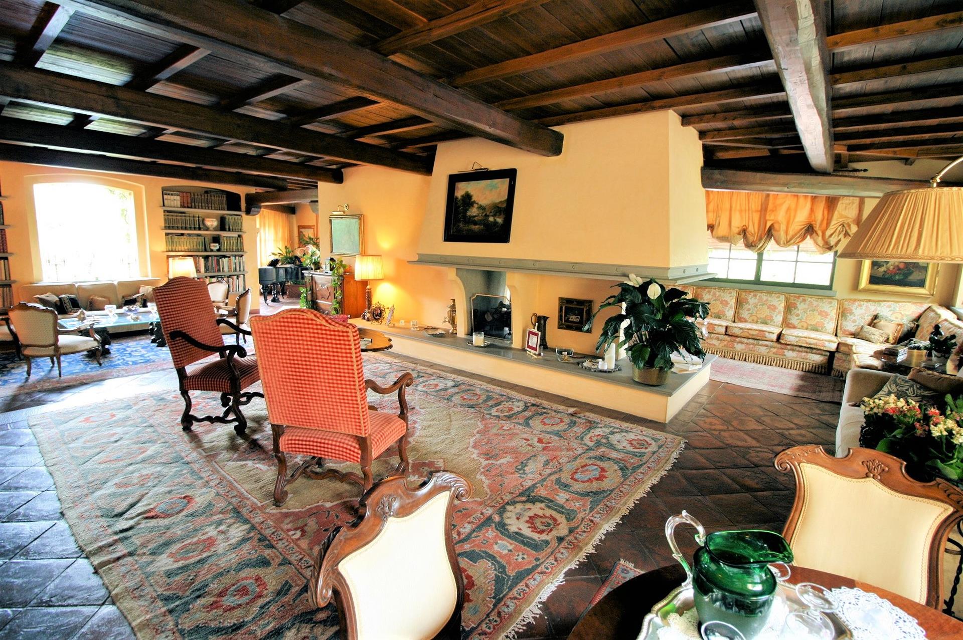 Villa with pool and vineyards close to Florence