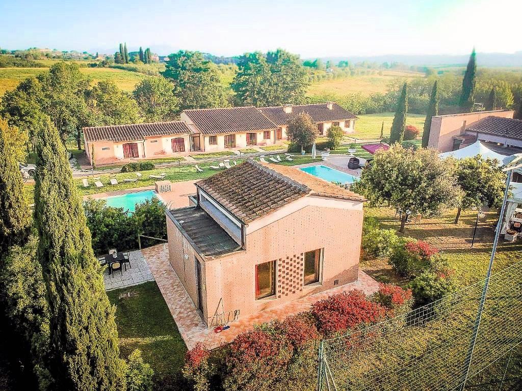 "Eleganza Toscana: Affascinante Agriturismo in Vendita vicino Pisa