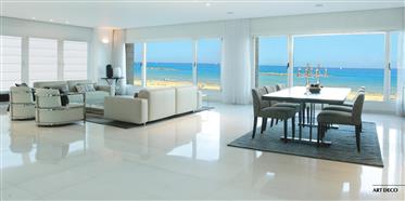 Facing The Sea - Prime Location - Luxury On One Level!