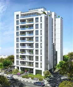 Nez=W Building- City Center - 4 Rooms - 50 Meters from the Sea!