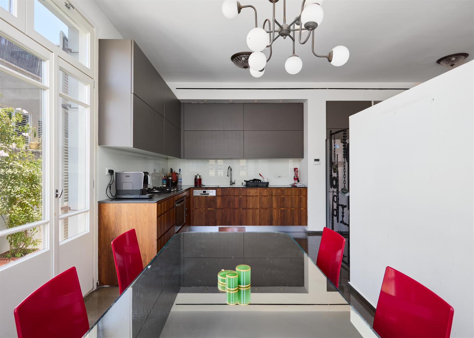 Renovated Bauhaus building - Near the sea