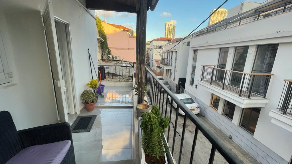 Neve Tzedek - Quiet Street - 2 Rooms