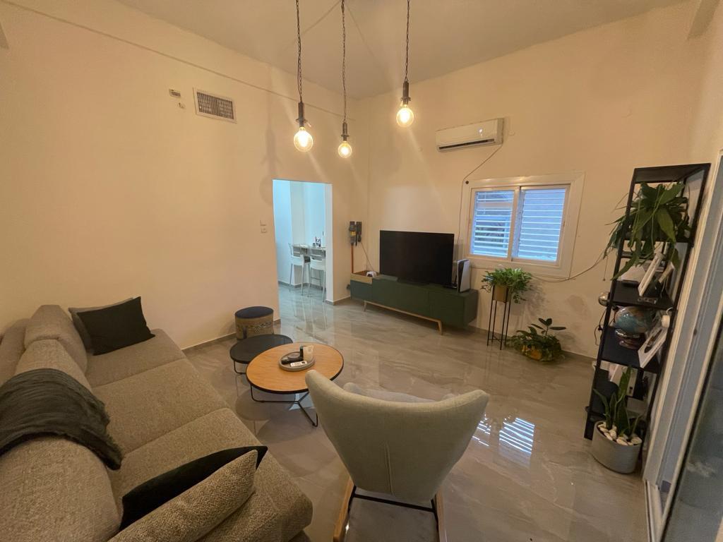 Neve Tzedek - Quiet Street - 2 Rooms