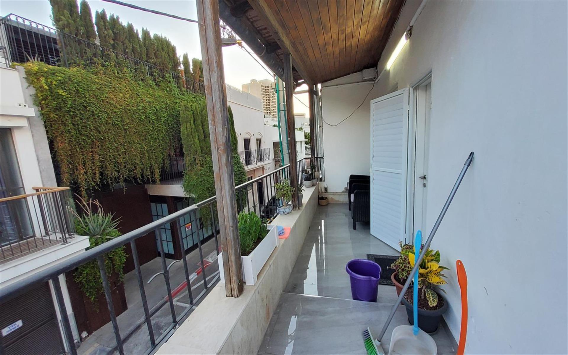 Neve Tzedek - Quiet Street - 2 Rooms