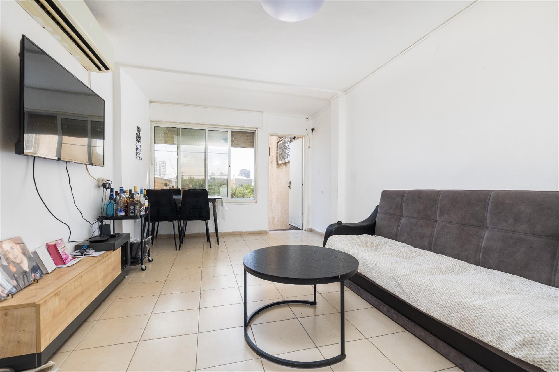 Kiryat Menachem - Pinouy Binouy Tama38