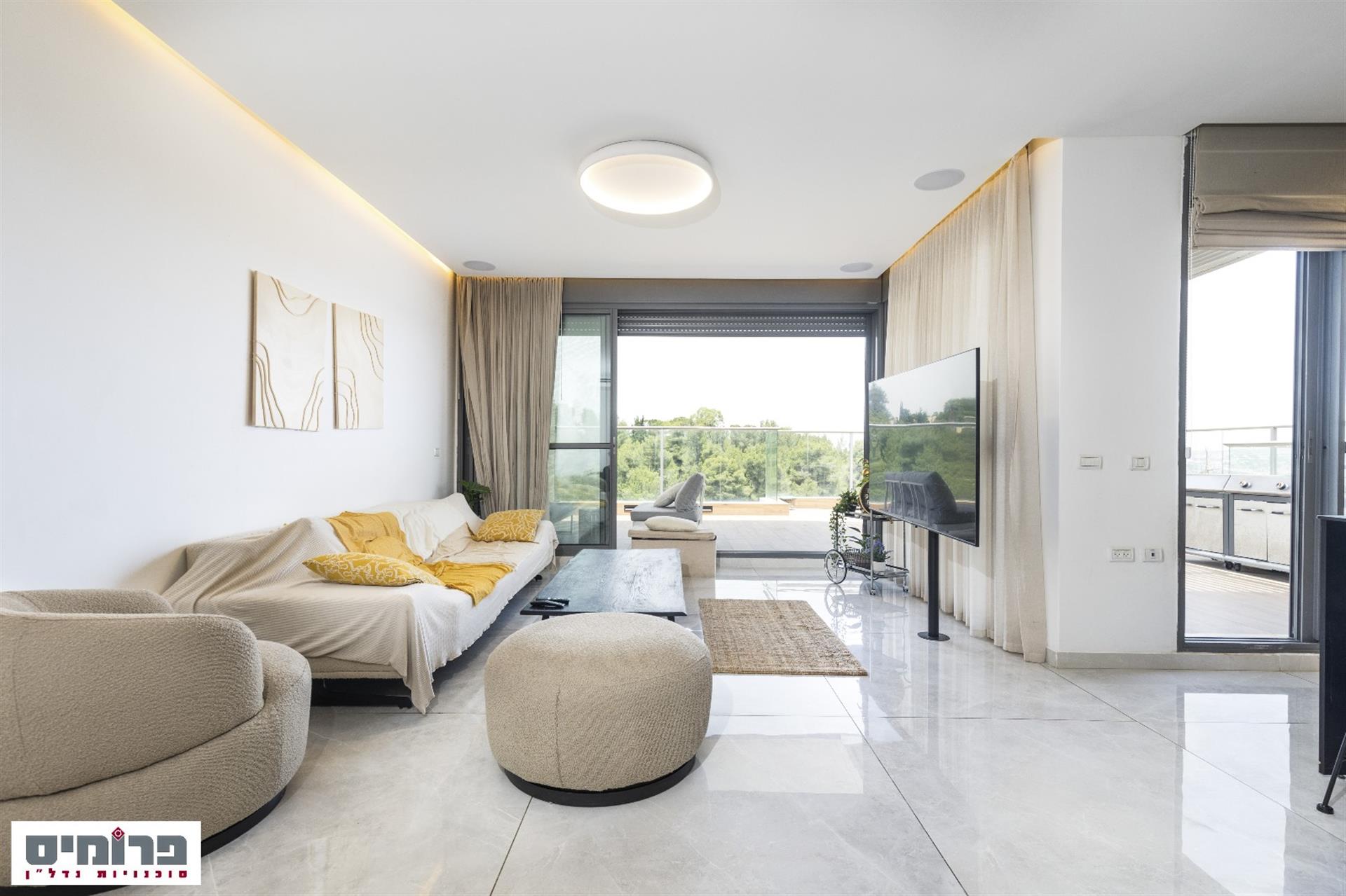 Magnificent Penthouse with Open View - Ein Kerem