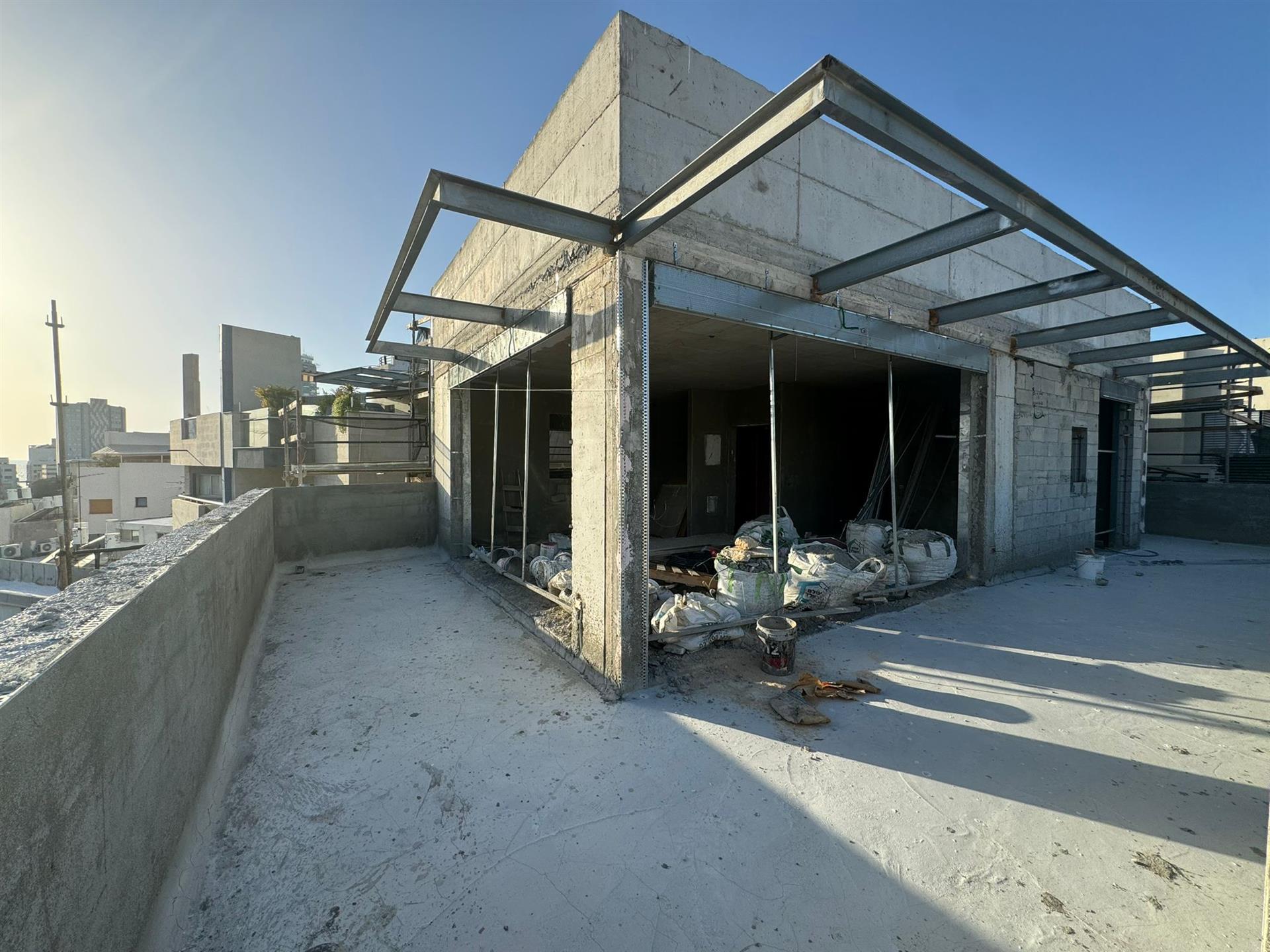 Penthouse - Quiet Street - Near the Sea