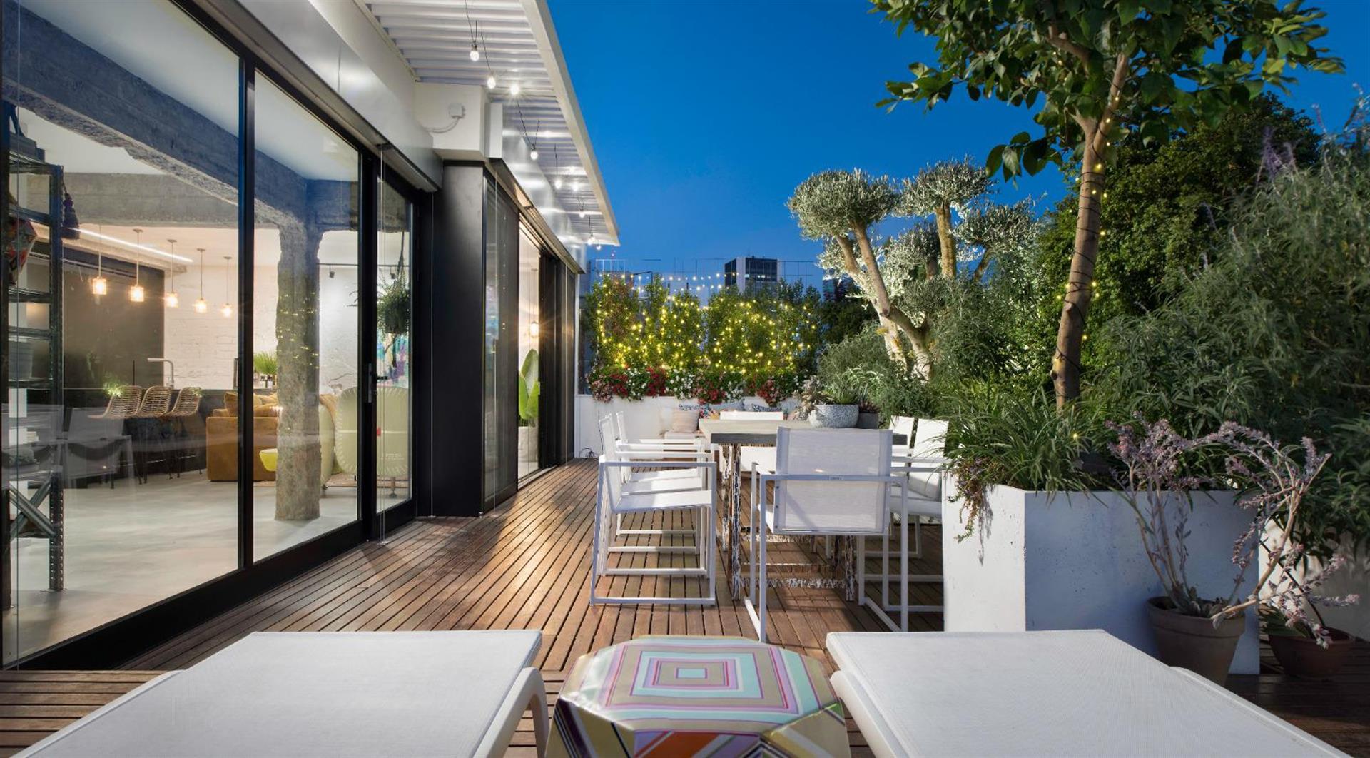 Rare Penthouse - Quiet Street - 3.5 Rooms