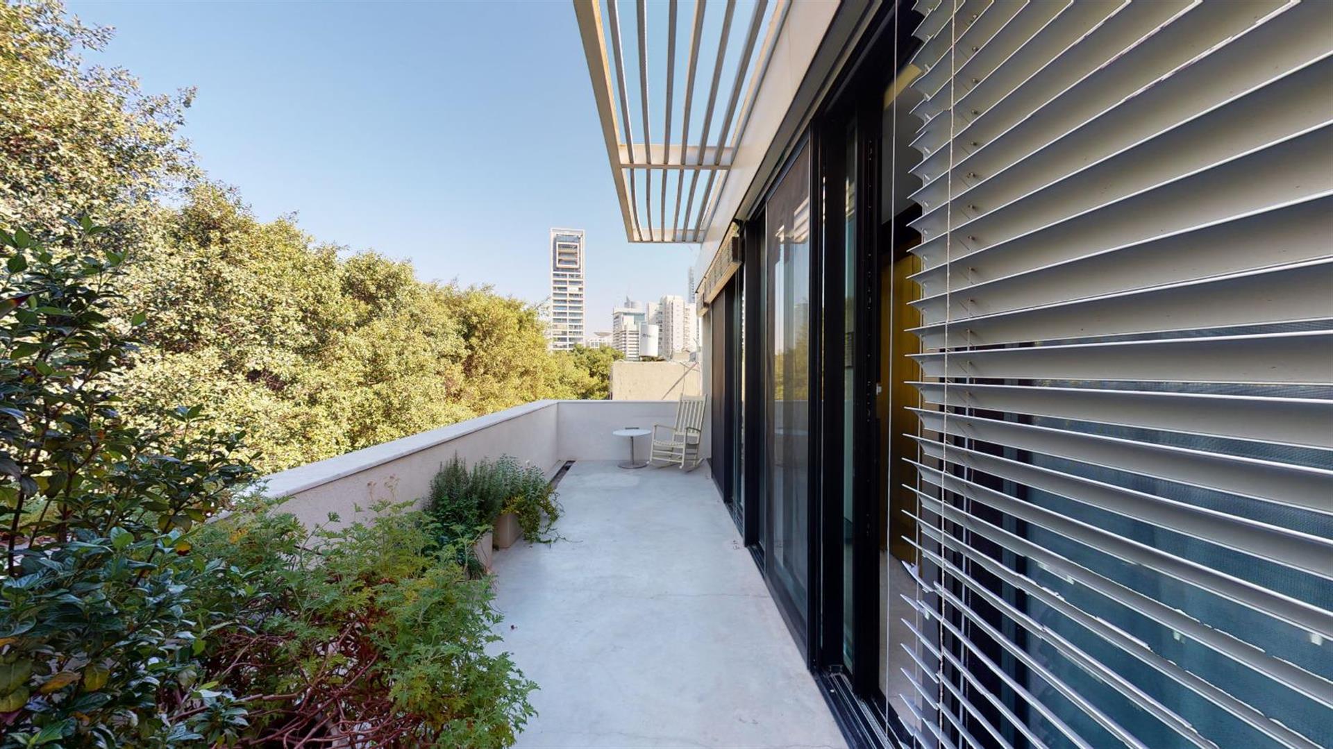 Rare Penthouse - Quiet Street - 3.5 Rooms