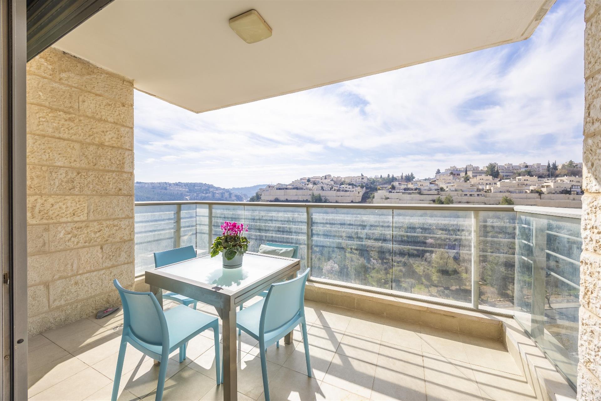 Luxurious building - Ir Ganim