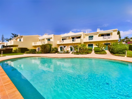 Charmante villa met 2 slaapkamers met zwembad, tuin en licht uitzicht op zee