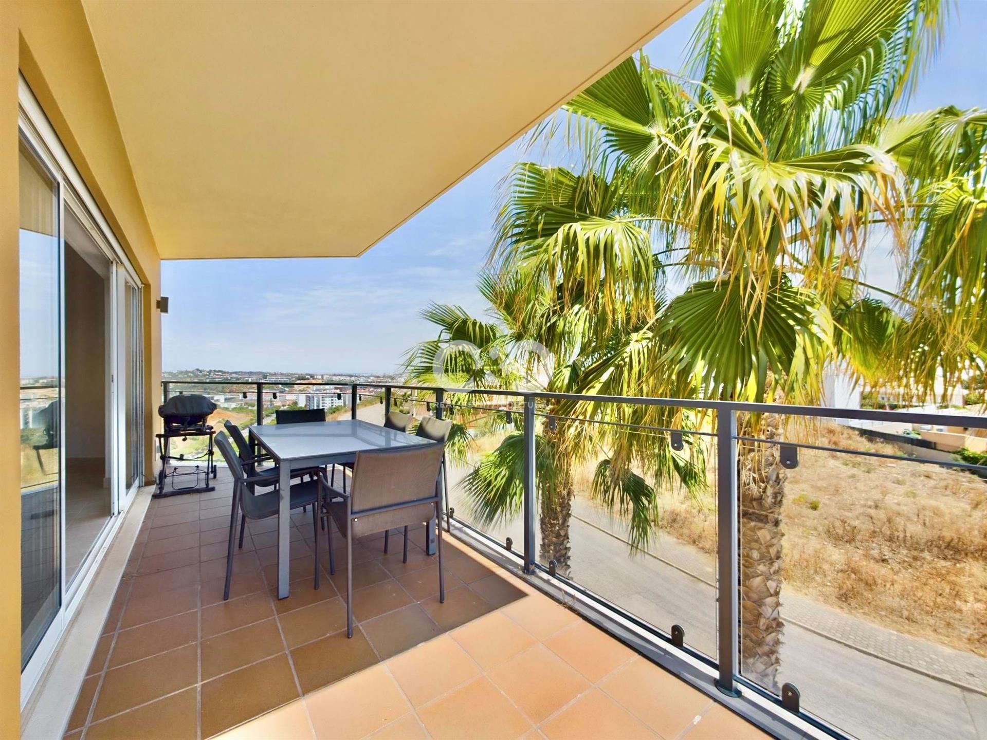 Luxe penthouse appartement met eigen dakterras.