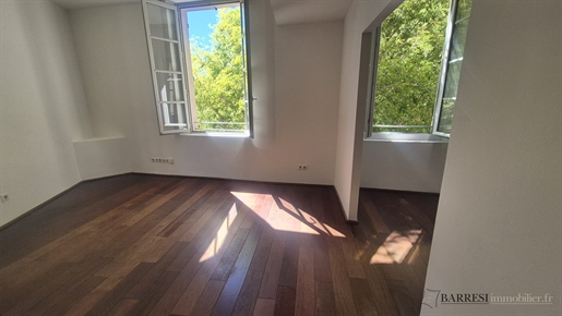 T2 31 м² с кондиционером - Центр Тулона - Светлый - Подвал